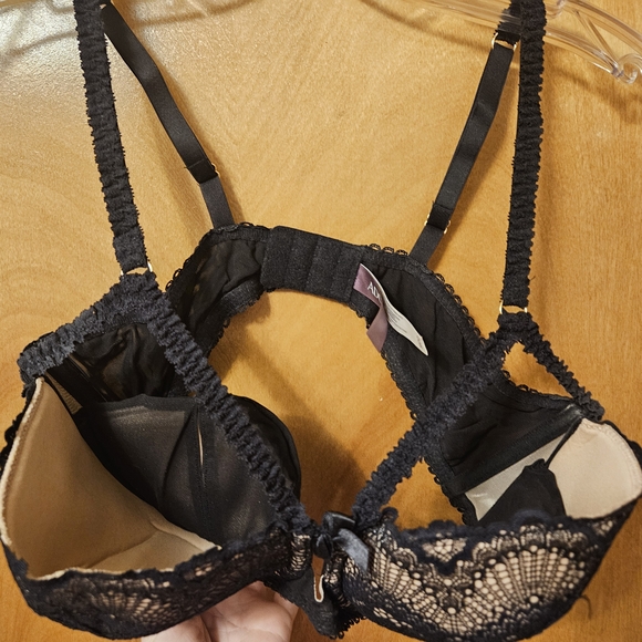 Adore Me Elegant Black Lace Bra - Picture 2 of 7